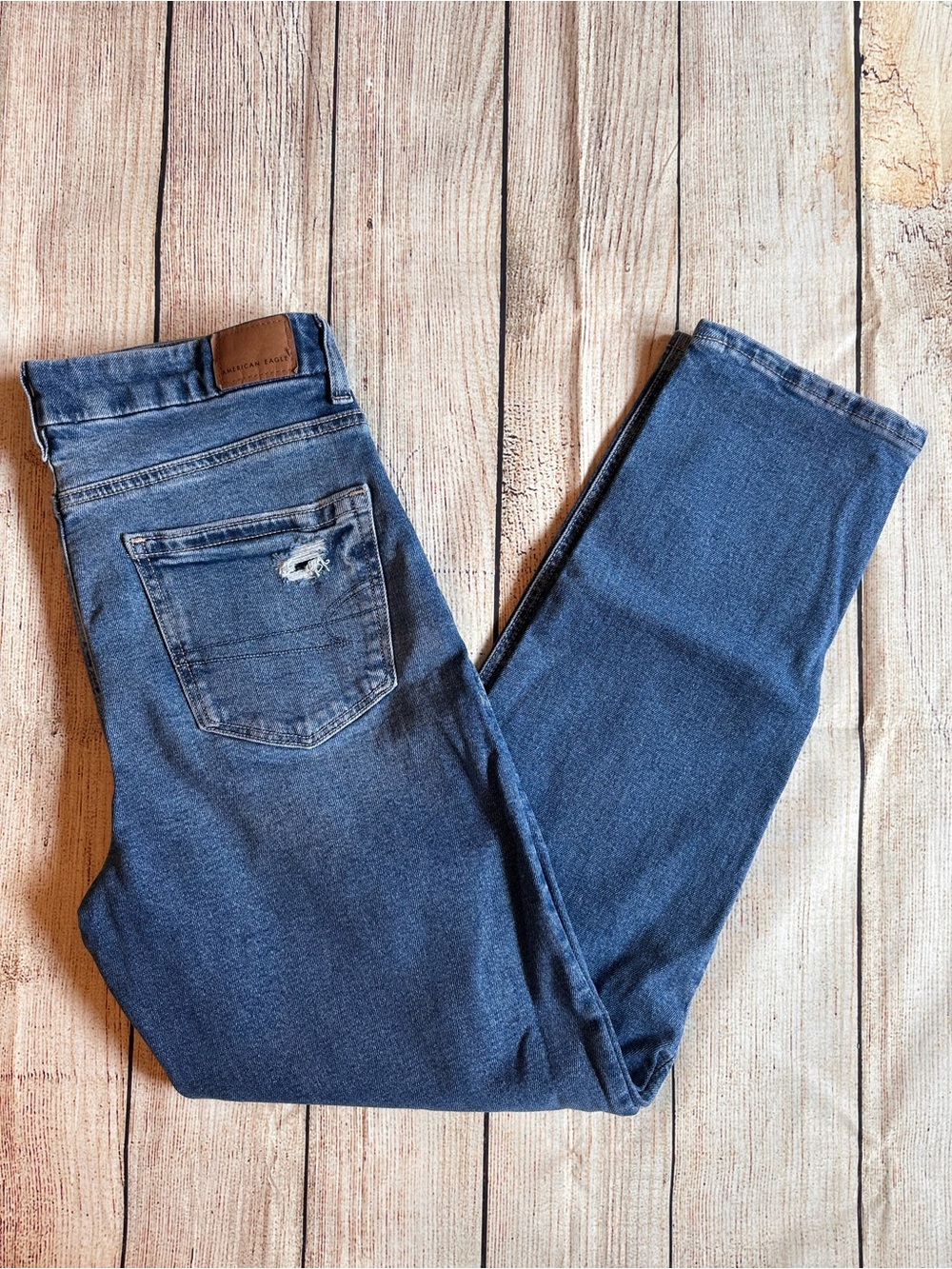 American Eagle Outfitters Women’s Strigid Curvy Ripped Mom High-Rise Jeans 6/28